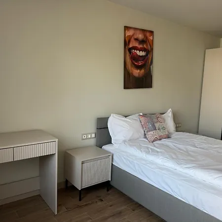 Апартаменти Luxury Brand New Md 2 In Center